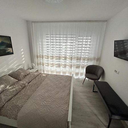1 Mai - Luxury Park Apartments - Self Check-In - Private Parking - 2 Craiova Eksteriør billede