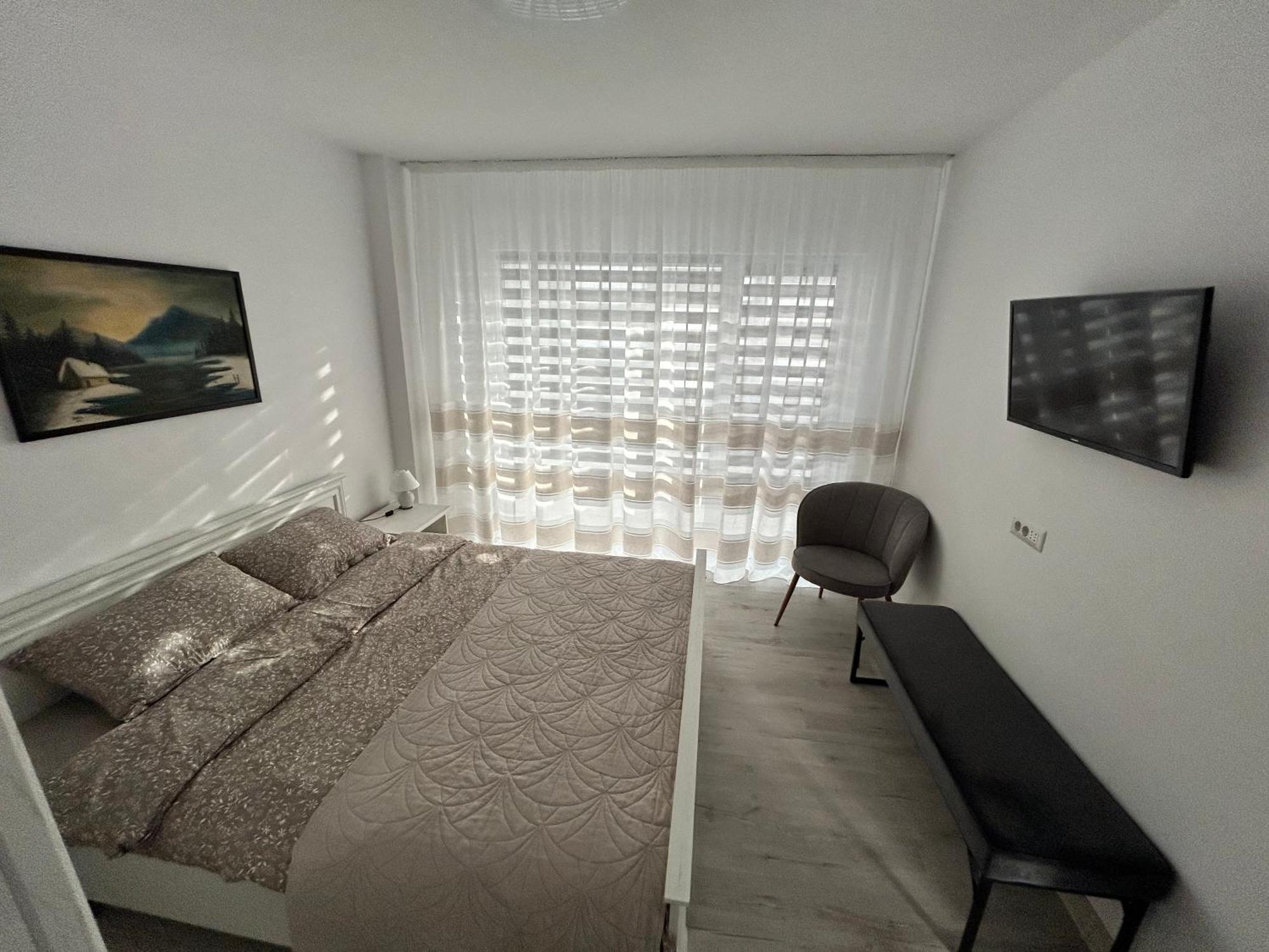 1 Mai - Luxury Park Apartments - Self Check-In - Private Parking - 2 Craiova Eksteriør billede