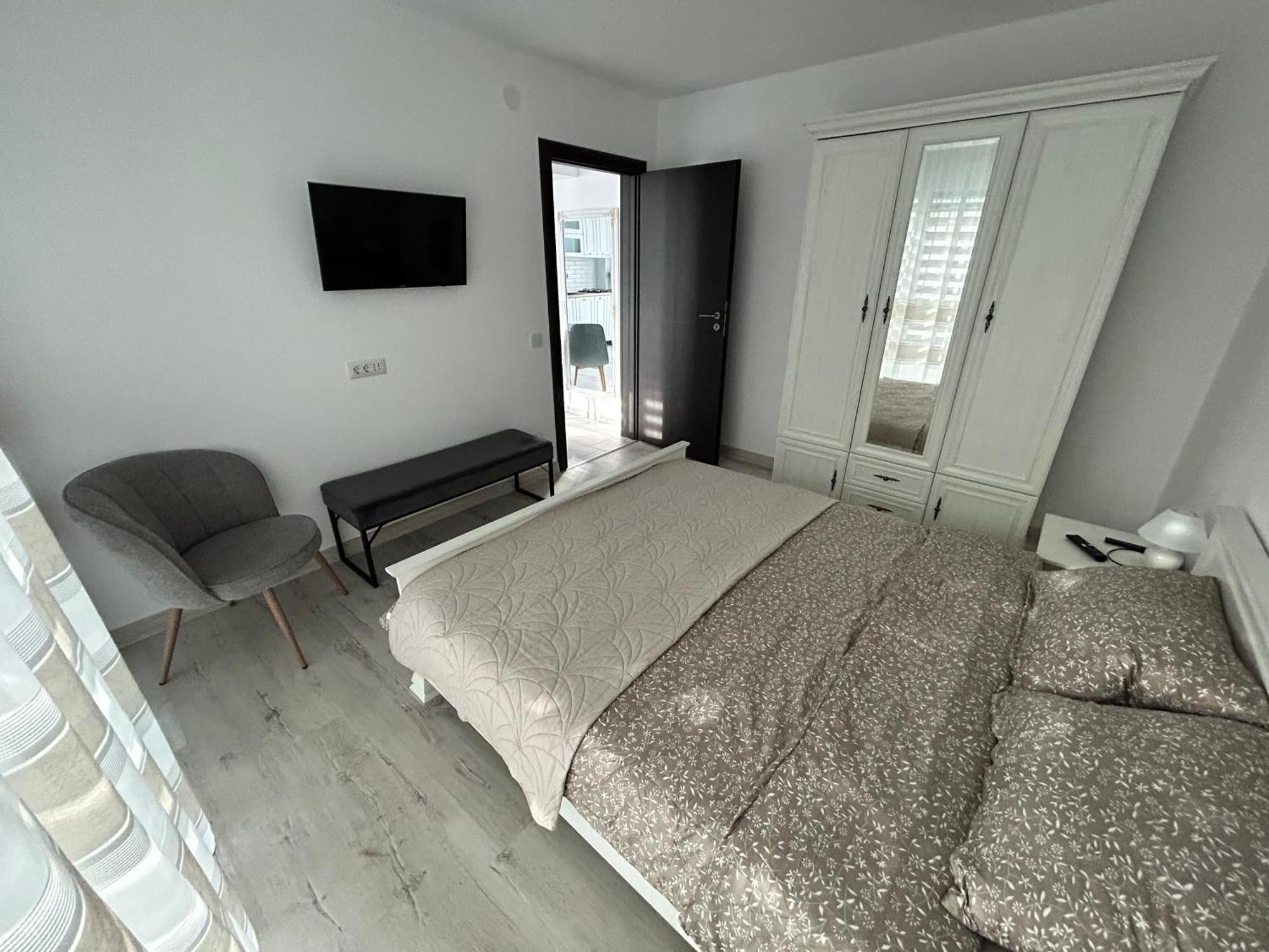 1 Mai - Luxury Park Apartments - Self Check-In - Private Parking - 2 Craiova Eksteriør billede